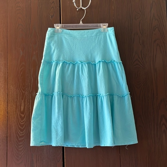 Banana Republic light turquoise flared skirt. Large ruffle patterns. Size 2. - Picture 1 of 6